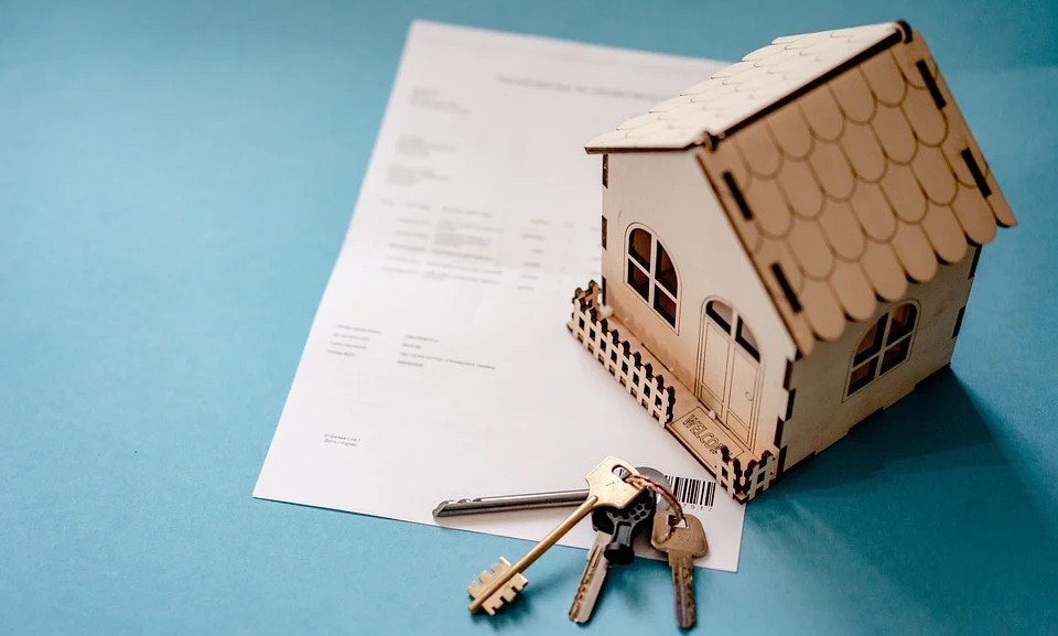 keys and house on a piece of paper