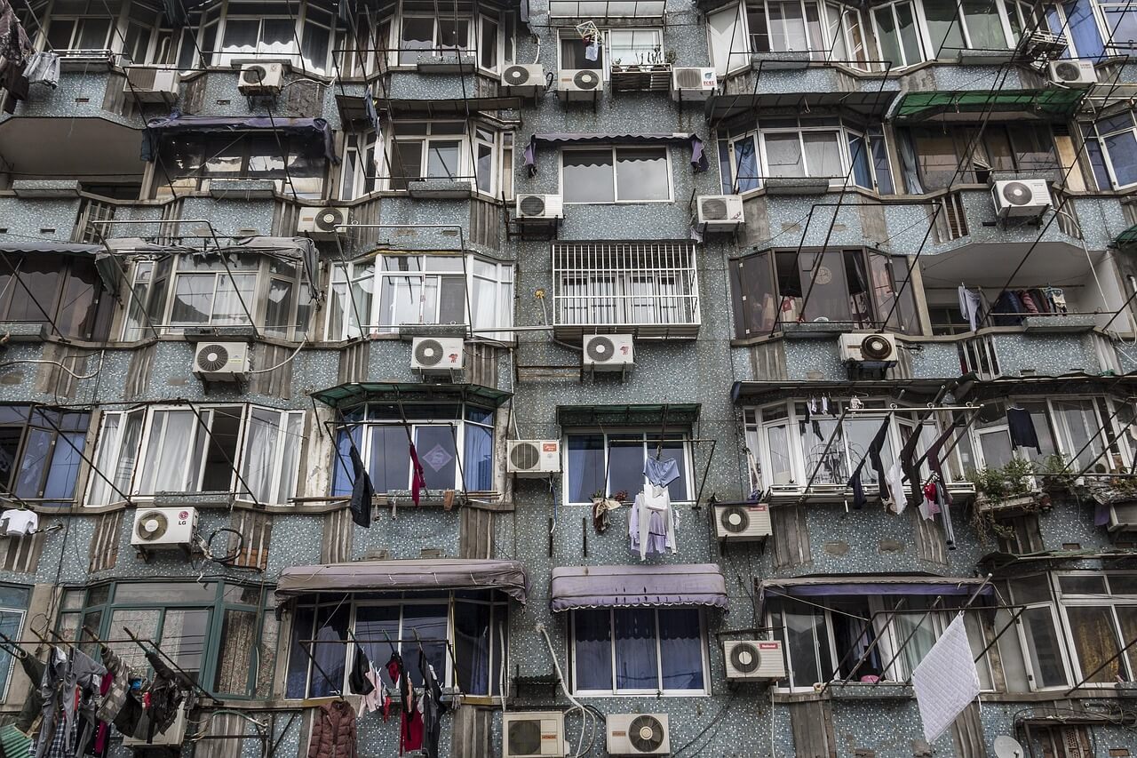 Grey building with lots of air continioners. Image by Pixabay