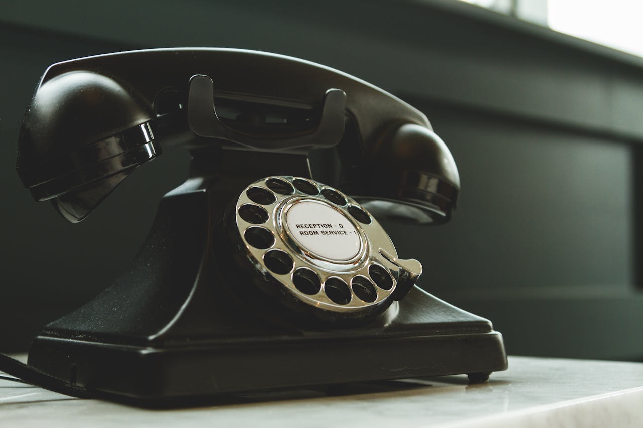 Old black phone. Image by Pexels