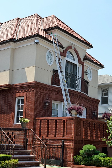 House with a ladder. Image by Pixabay