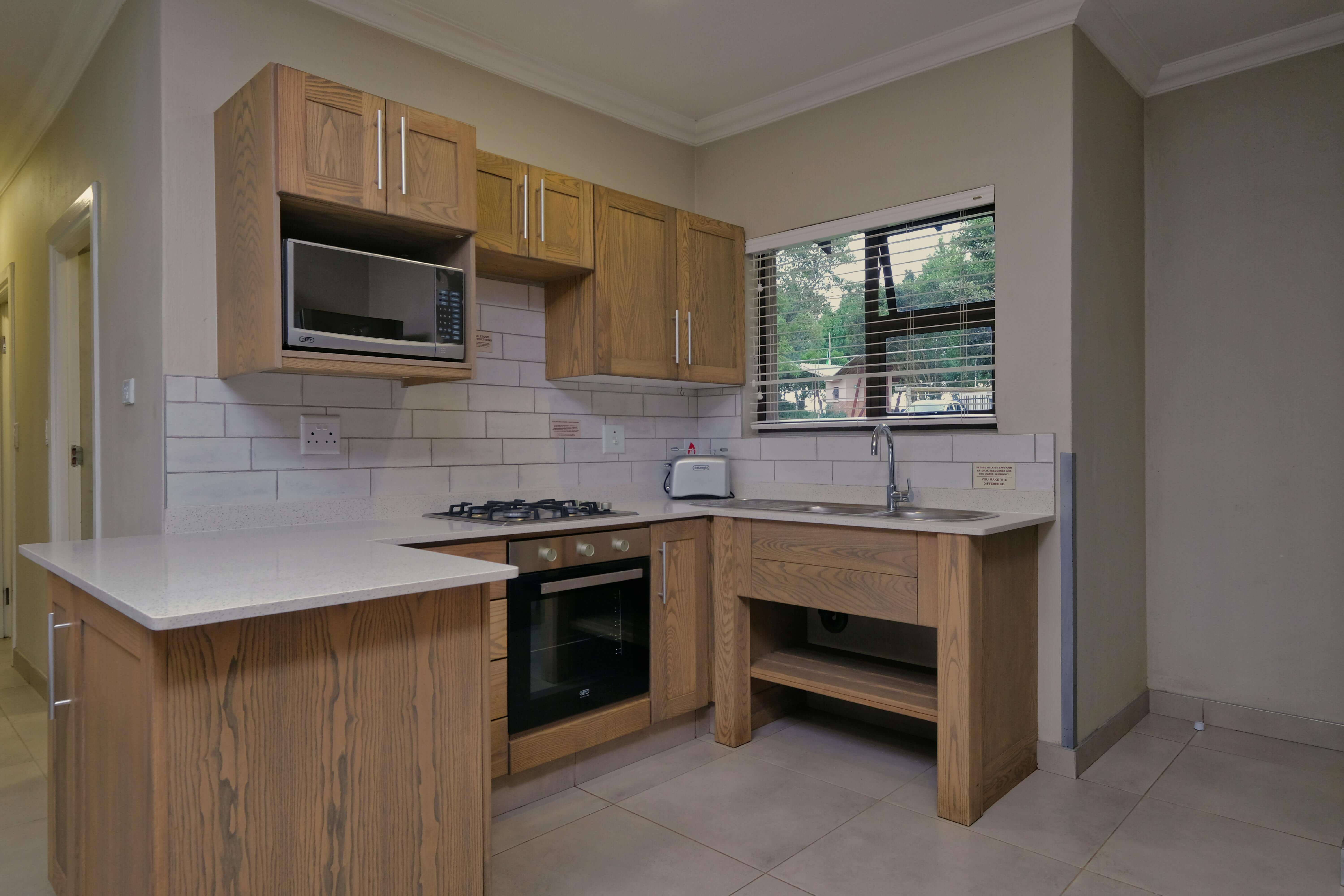 Small modern kitchen. Image by Pexels