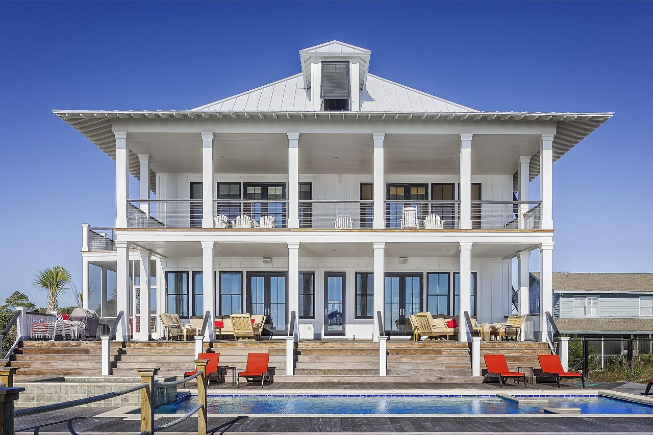 A white house with a large balcony, pool. Image by Pixabay