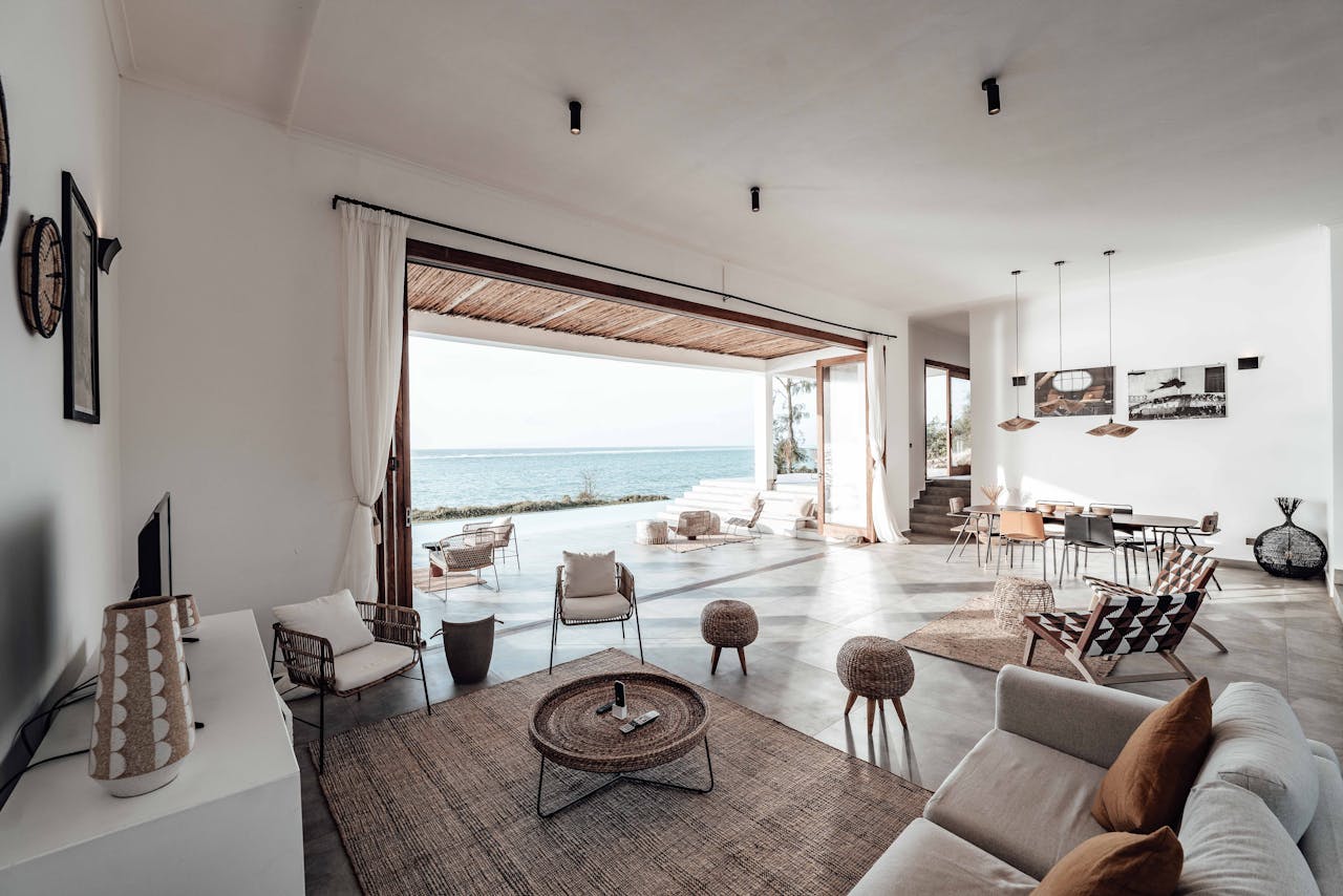 Room with large window with an ocean view. Image by Pexels