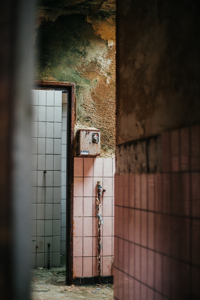 Checklist on a clipboard. Image by Pexels